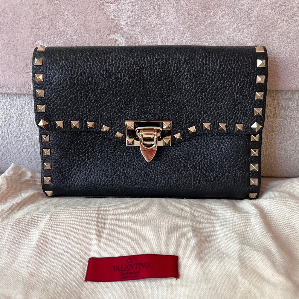 Small Valentino Garavani Rockstud Grainy Calfskin Crossbody Bag (Black)